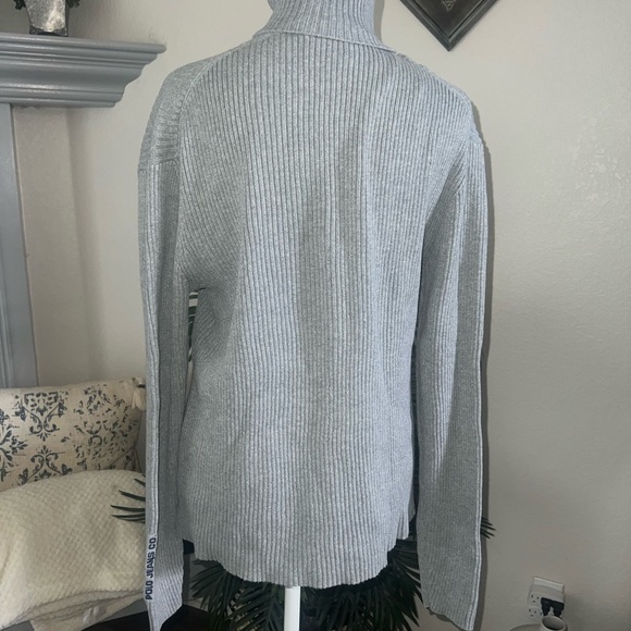 Polo by Ralph Lauren Light Gray Ribbed Turtleneck Sweater with RL Flag Logo - Picture 4 of 9